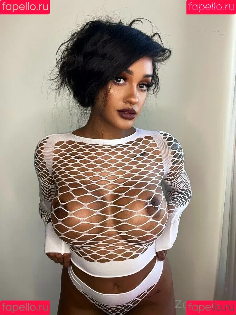 Zoey Sinn Onlyfans Photo Gallery 