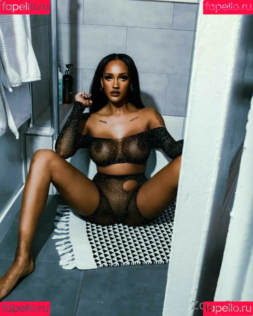 Zoey Sinn Onlyfans Photo Gallery 