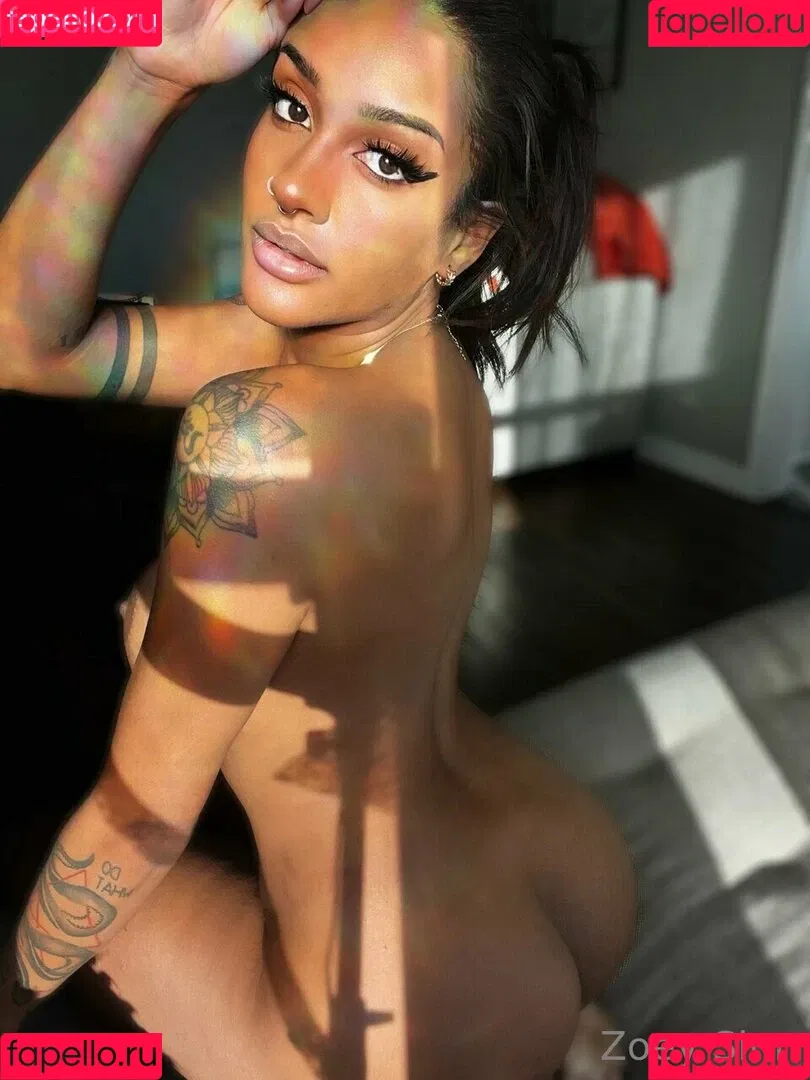 Zoey Sinn Onlyfans Photo Gallery 