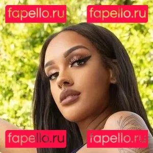 Zoey Sinn Onlyfans Photo Gallery 