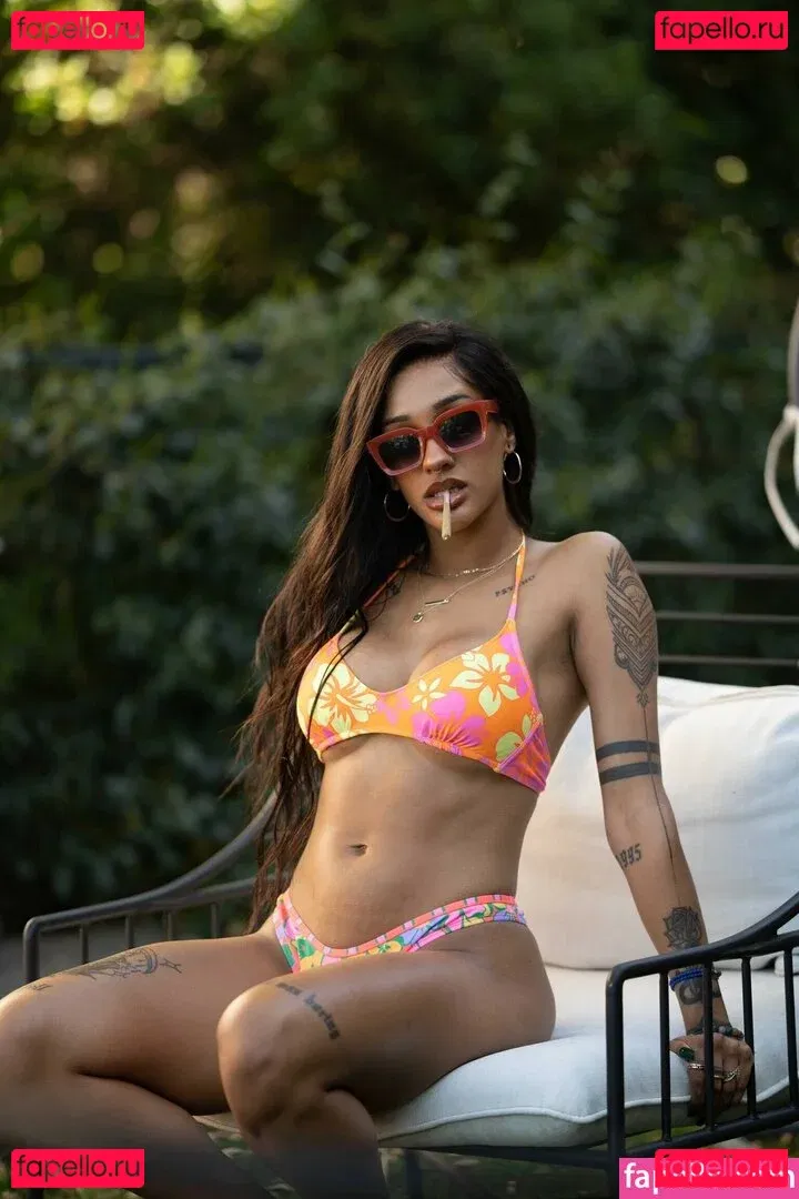 Zoey Sinn Onlyfans Photo Gallery 