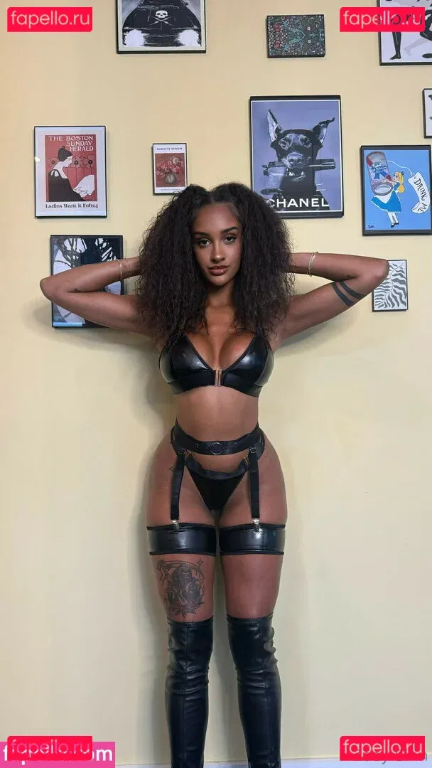 Zoey Sinn Onlyfans Photo Gallery 