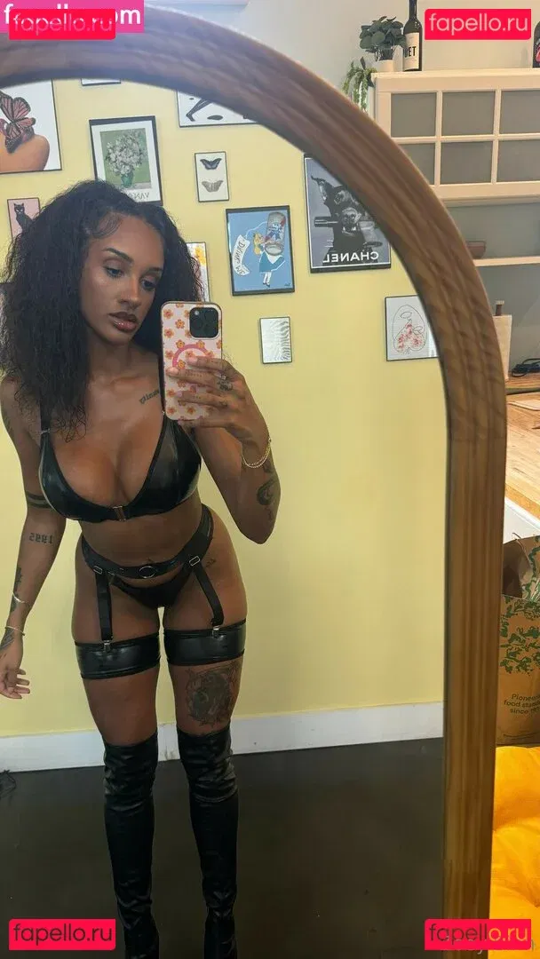 Zoey Sinn Onlyfans Photo Gallery 