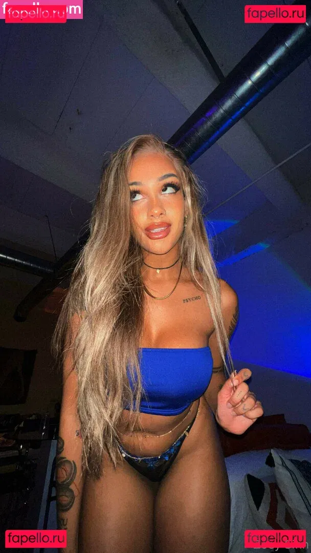 Zoey Sinn Onlyfans Photo Gallery 