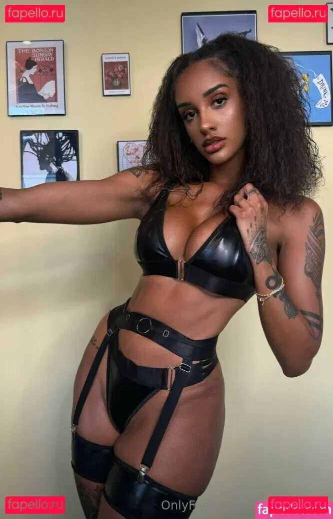 Zoey Sinn Onlyfans Photo Gallery 