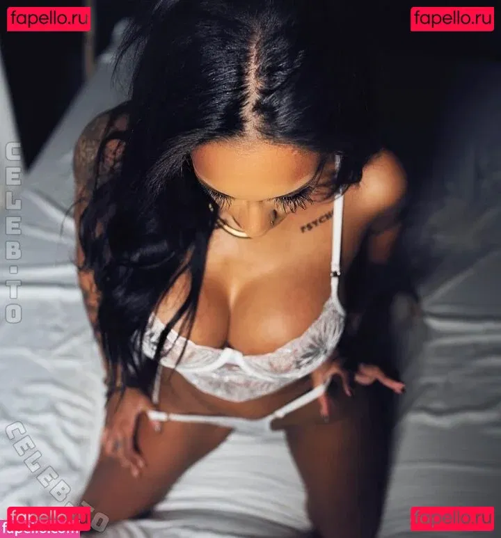 Zoey Sinn Onlyfans Photo Gallery 