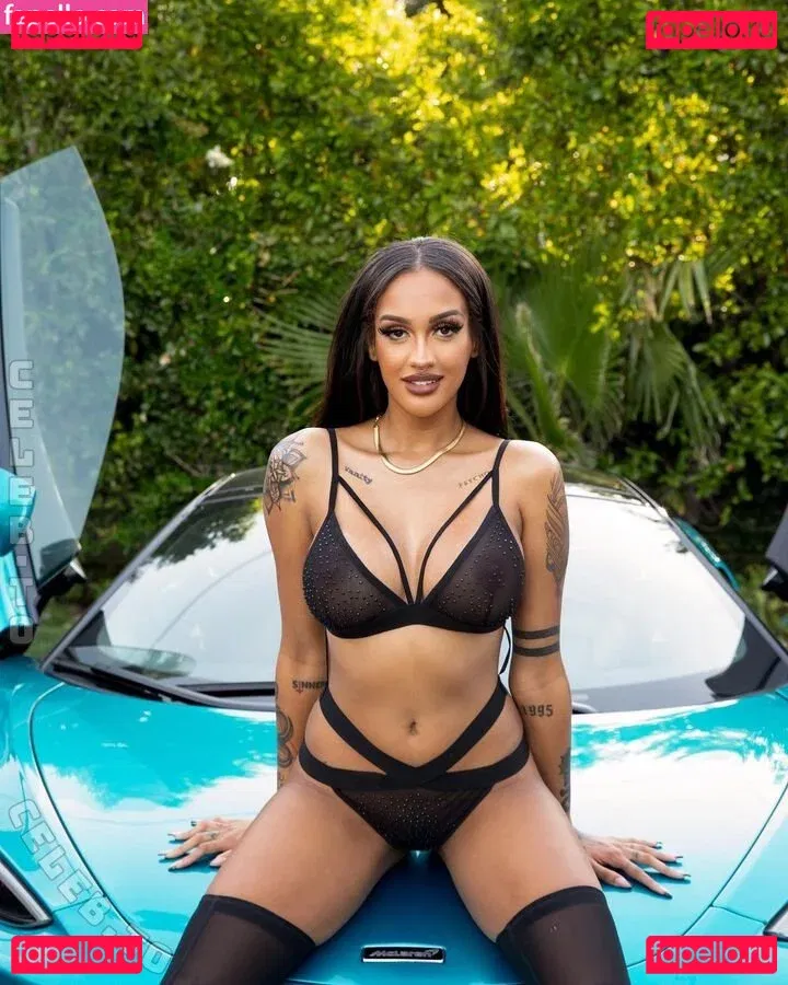 Zoey Sinn Onlyfans Photo Gallery 