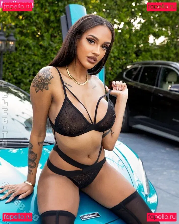 Zoey Sinn Onlyfans Photo Gallery 