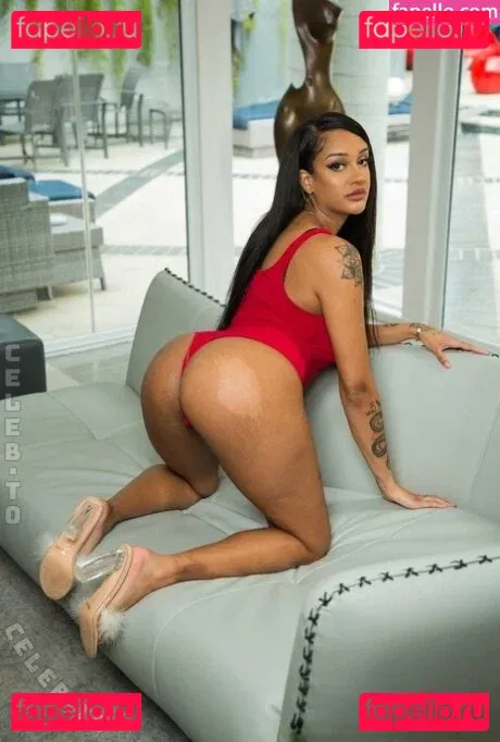 Zoey Sinn Onlyfans Photo Gallery 