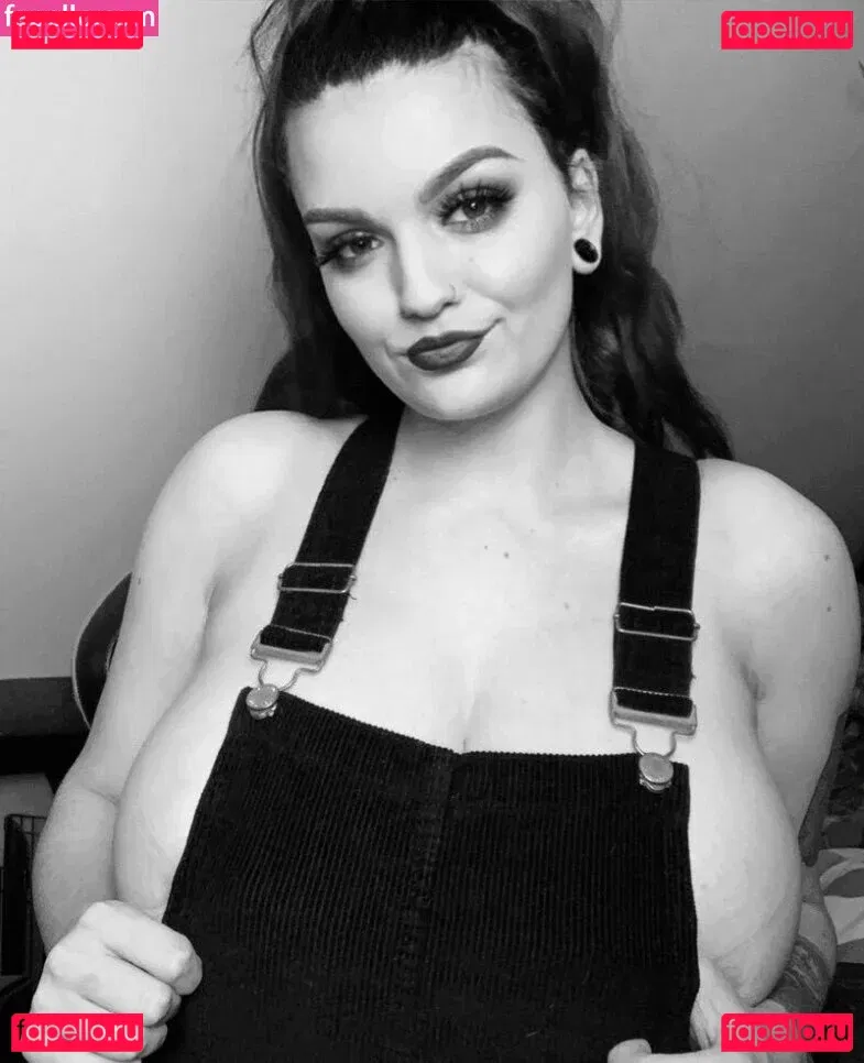 Zoe O'Neill Onlyfans Photo Gallery 