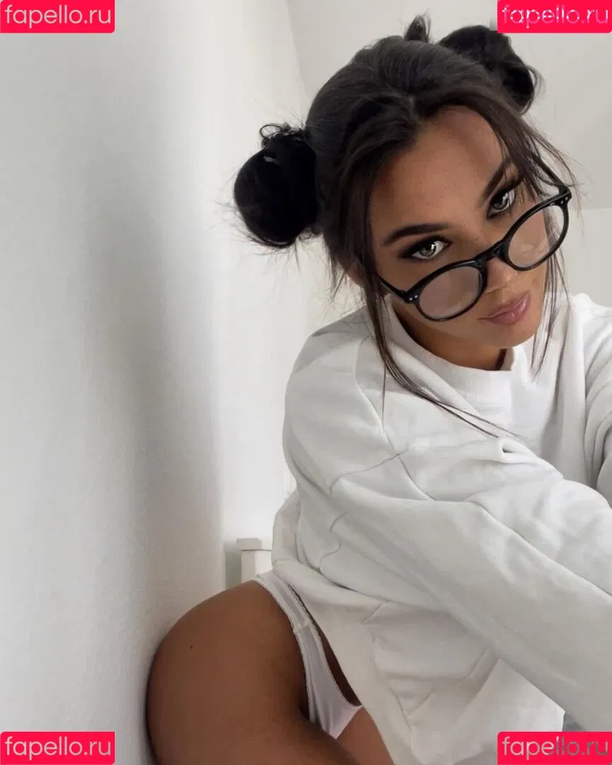 carlotta.bnk Onlyfans Photo Gallery 