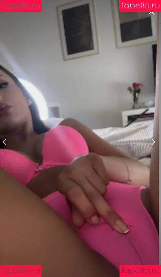 carlotta.bnk Onlyfans Photo Gallery 