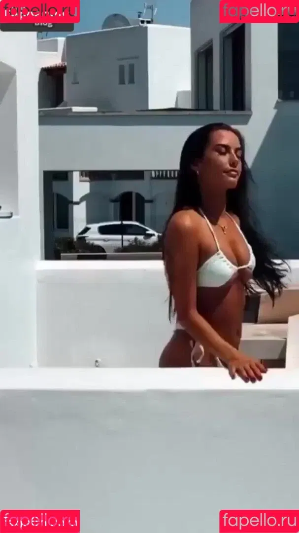 carlotta.bnk Onlyfans Photo Gallery 