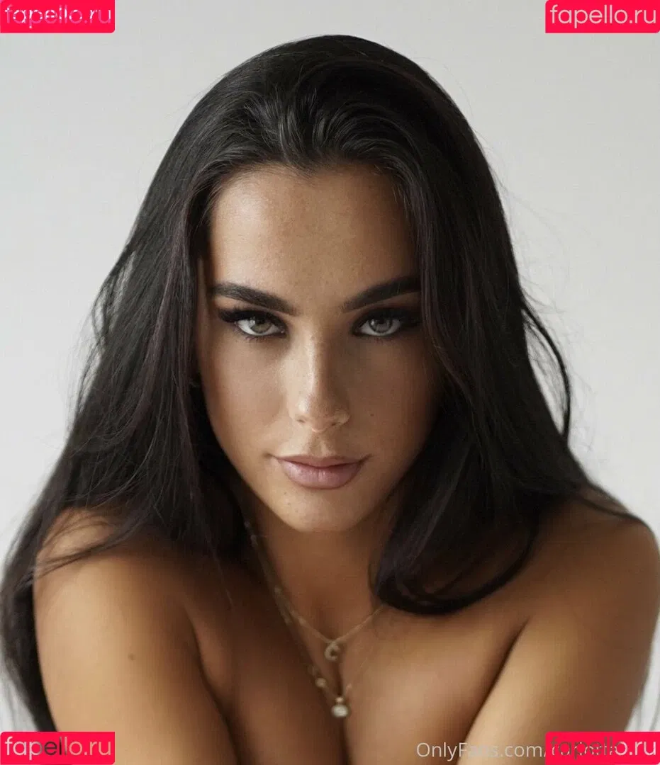carlotta.bnk Onlyfans Photo Gallery 
