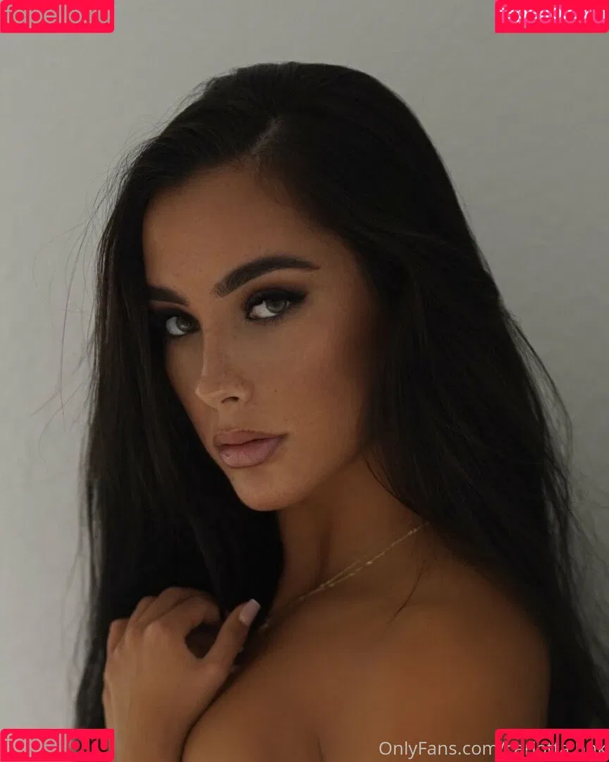 carlotta.bnk Onlyfans Photo Gallery 