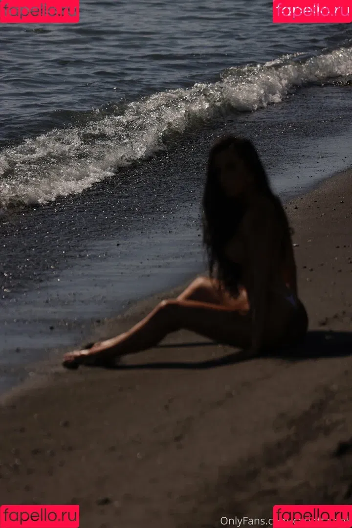 carlotta.bnk Onlyfans Photo Gallery 