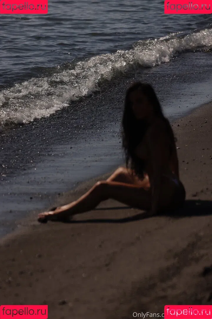 carlotta.bnk Onlyfans Photo Gallery 