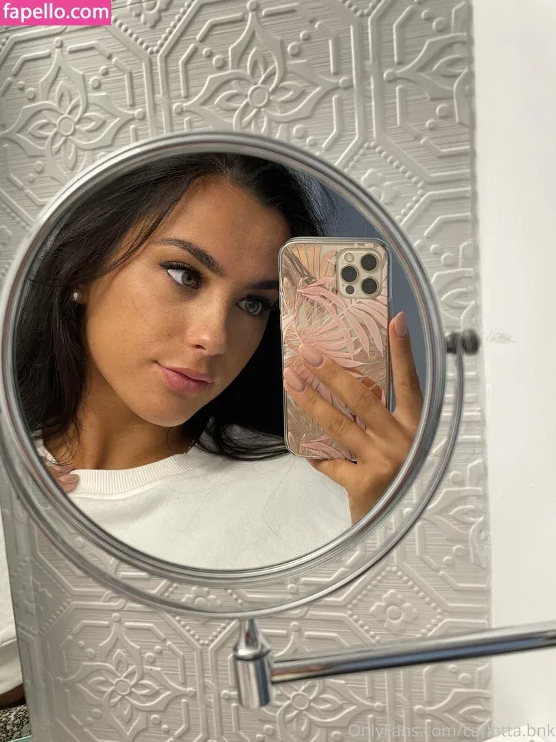 carlotta.bnk Onlyfans Photo Gallery 
