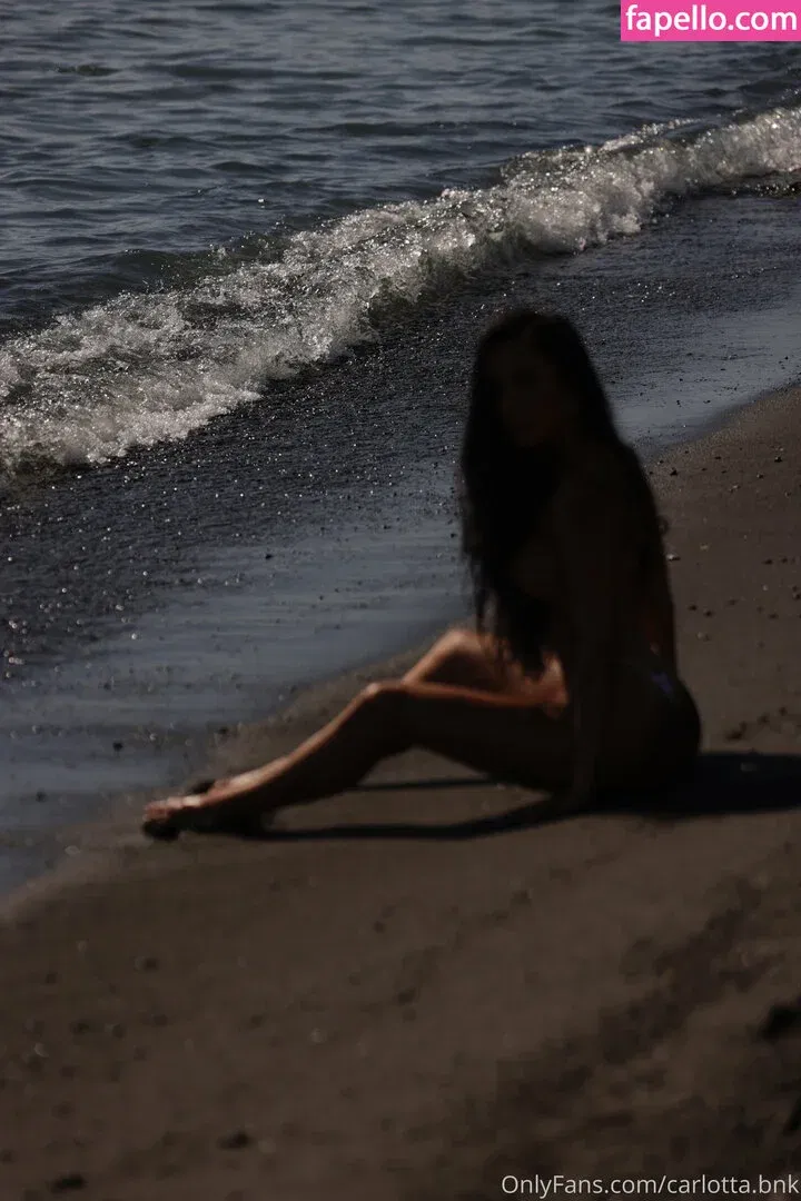 carlotta.bnk Onlyfans Photo Gallery 
