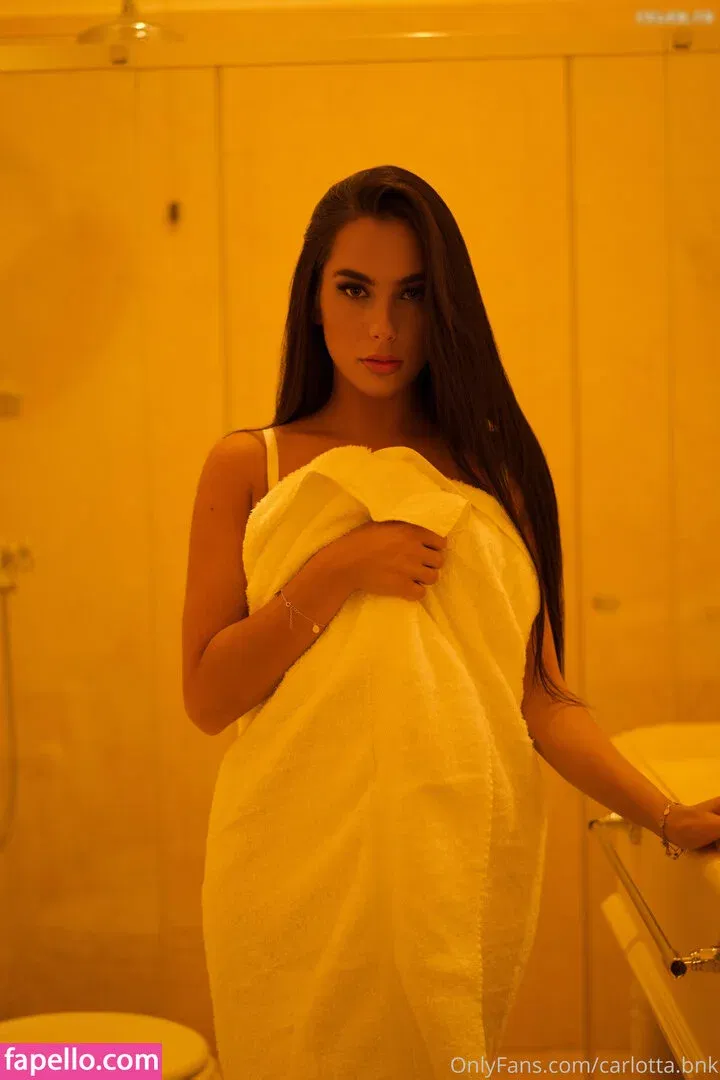 carlotta.bnk Onlyfans Photo Gallery 