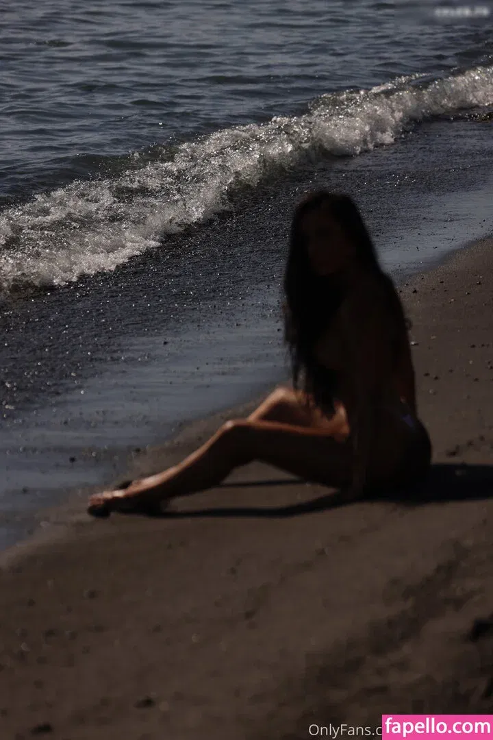 carlotta.bnk Onlyfans Photo Gallery 