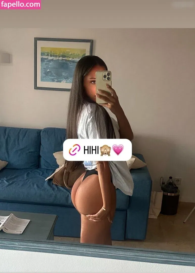 carlotta.bnk Onlyfans Photo Gallery 