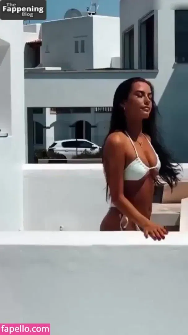 carlotta.bnk Onlyfans Photo Gallery 