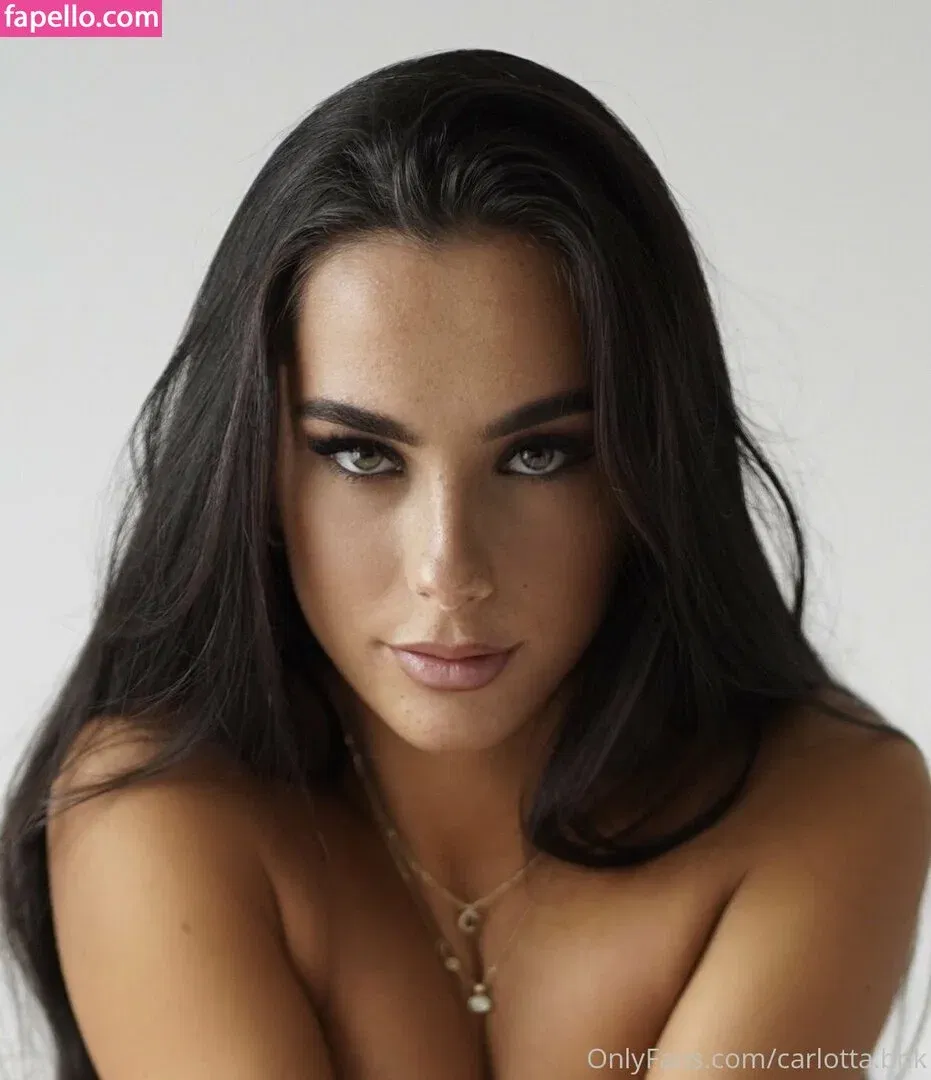 carlotta.bnk Onlyfans Photo Gallery 