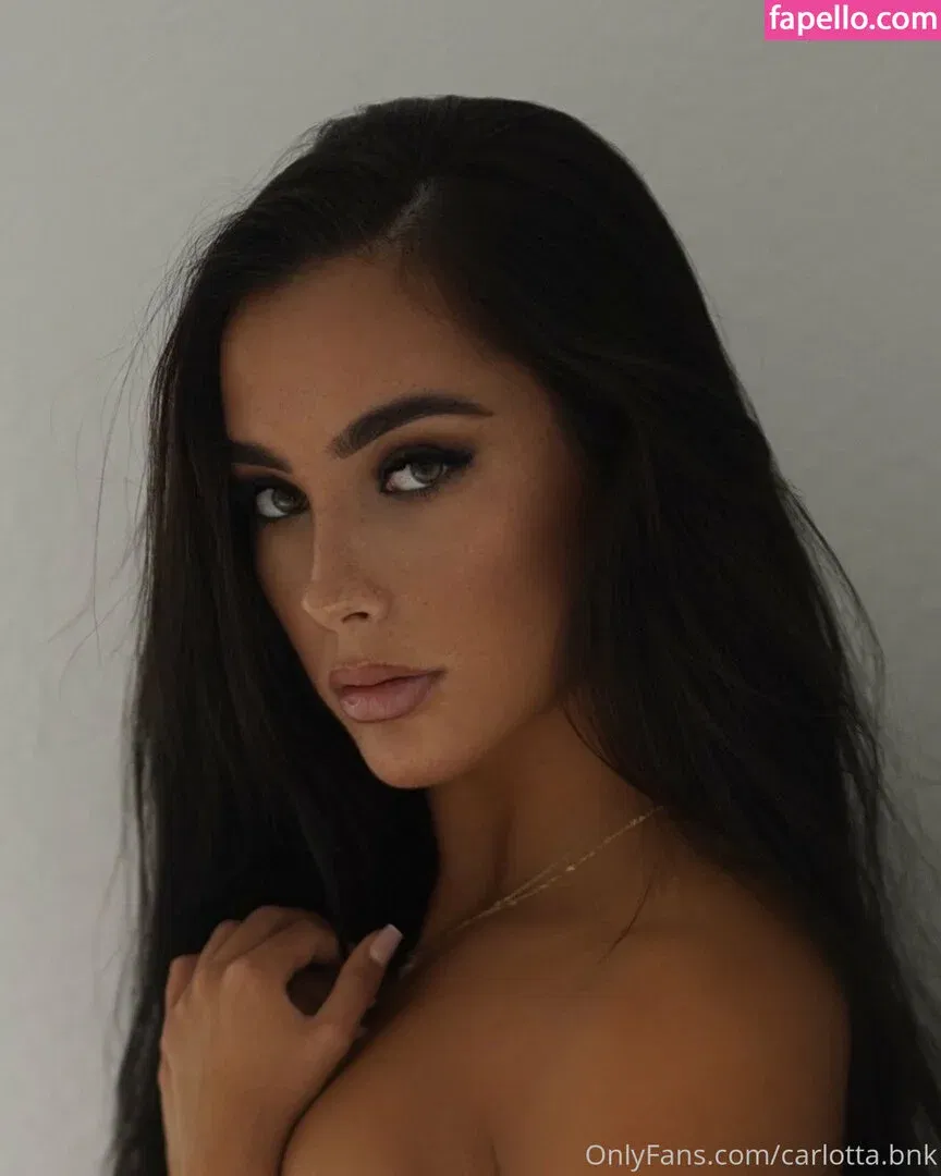 carlotta.bnk Onlyfans Photo Gallery 