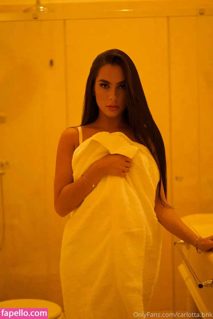 carlotta.bnk Onlyfans Photo Gallery 