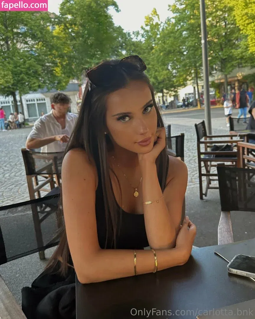 carlotta.bnk Onlyfans Photo Gallery 