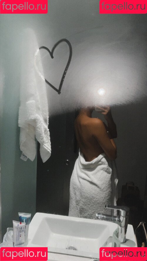 carlotta.bnk Onlyfans Photo Gallery 