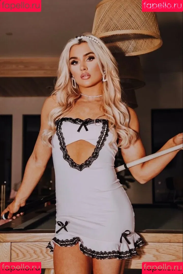 Tiffany Stratton / tiffany_stratton / tiffanywwe / tiffstrattonwwe Nude Leaks OnlyFans Onlyfans Photo Gallery 