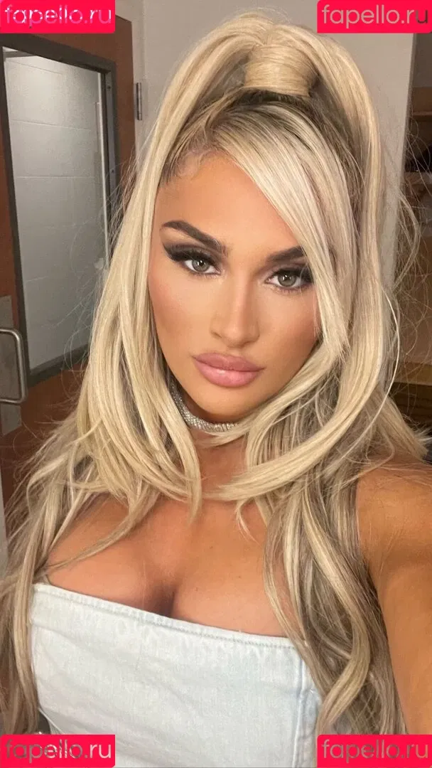 Tiffany Stratton / tiffany_stratton / tiffanywwe / tiffstrattonwwe Nude Leaks OnlyFans Onlyfans Photo Gallery 