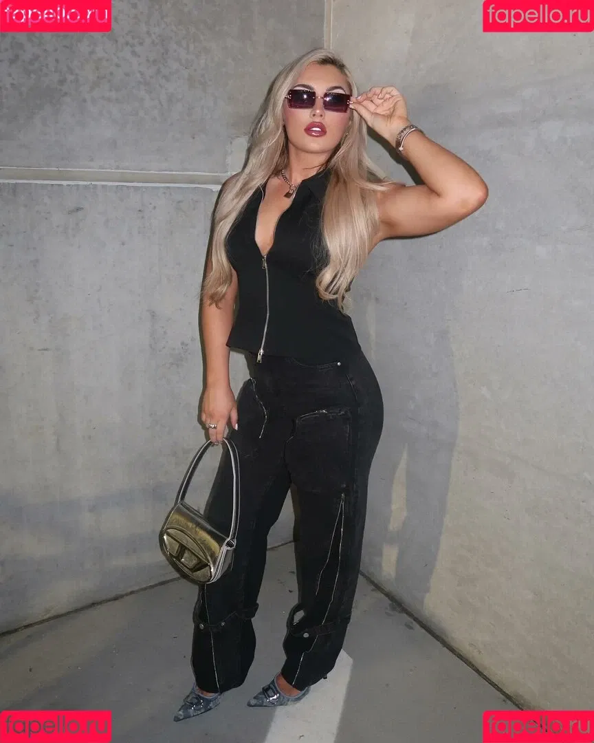 Tiffany Stratton / tiffany_stratton / tiffanywwe / tiffstrattonwwe Nude Leaks OnlyFans Onlyfans Photo Gallery 