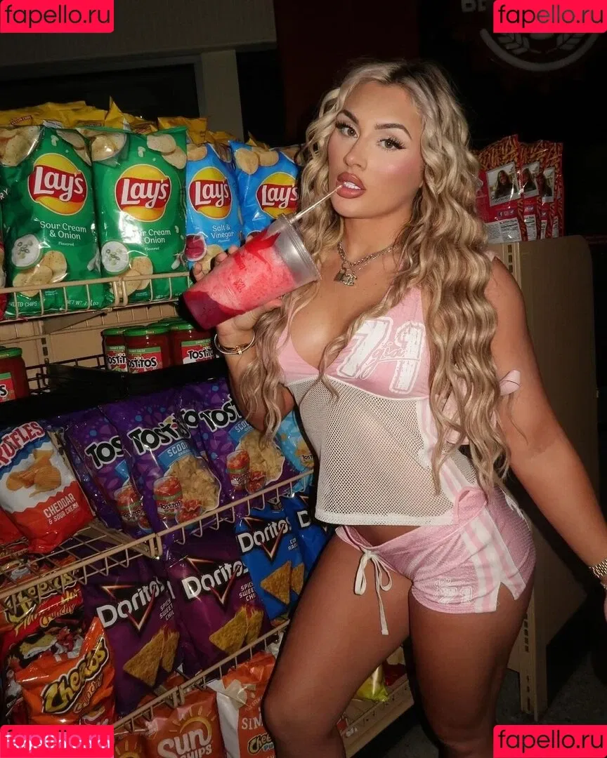 Tiffany Stratton / tiffany_stratton / tiffanywwe / tiffstrattonwwe Nude Leaks OnlyFans Onlyfans Photo Gallery 