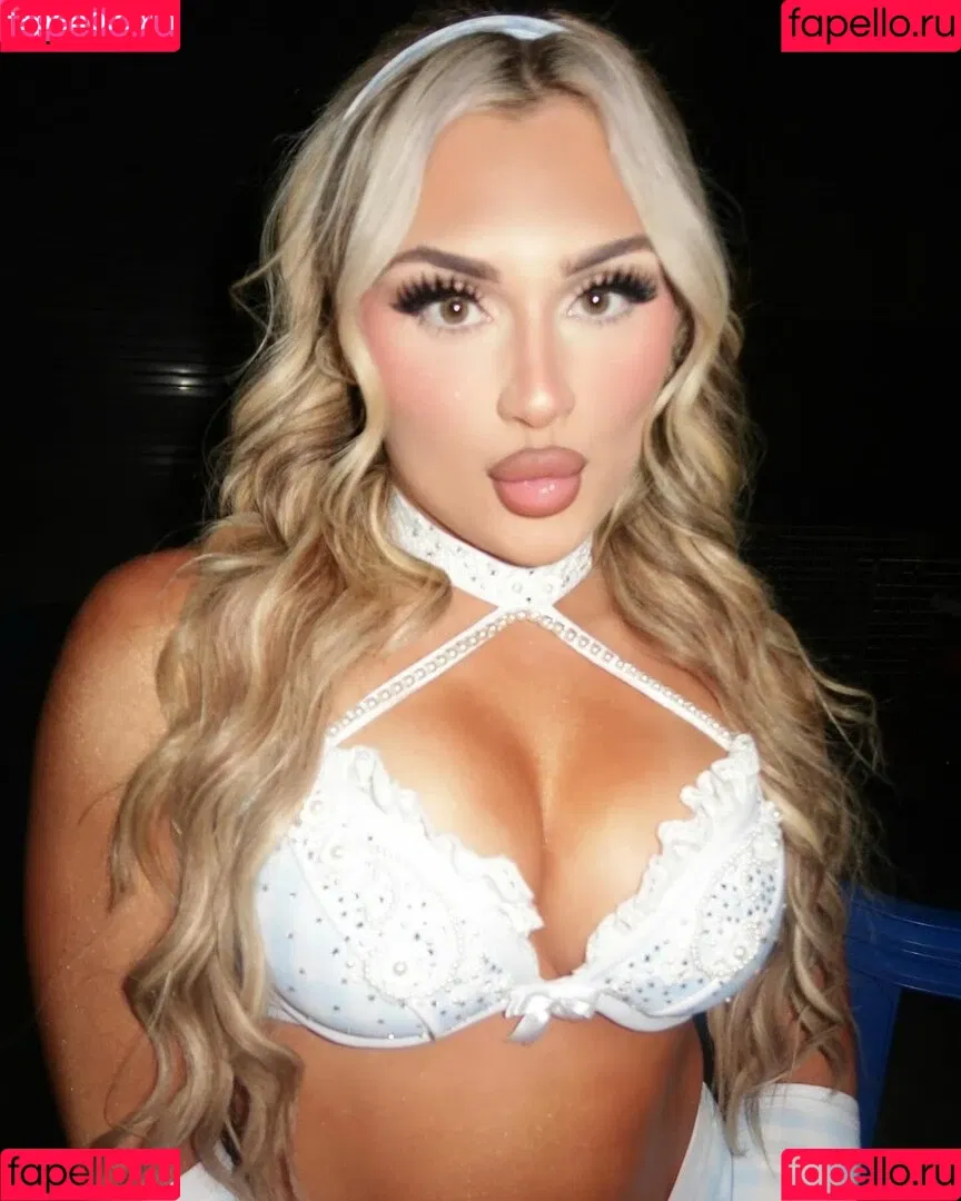 Tiffany Stratton / tiffany_stratton / tiffanywwe / tiffstrattonwwe Nude Leaks OnlyFans Onlyfans Photo Gallery 
