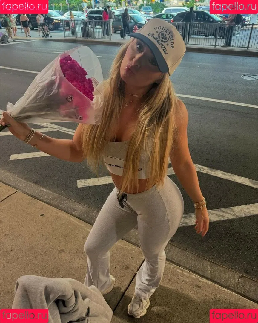 Tiffany Stratton / tiffany_stratton / tiffanywwe / tiffstrattonwwe Nude Leaks OnlyFans Onlyfans Photo Gallery 