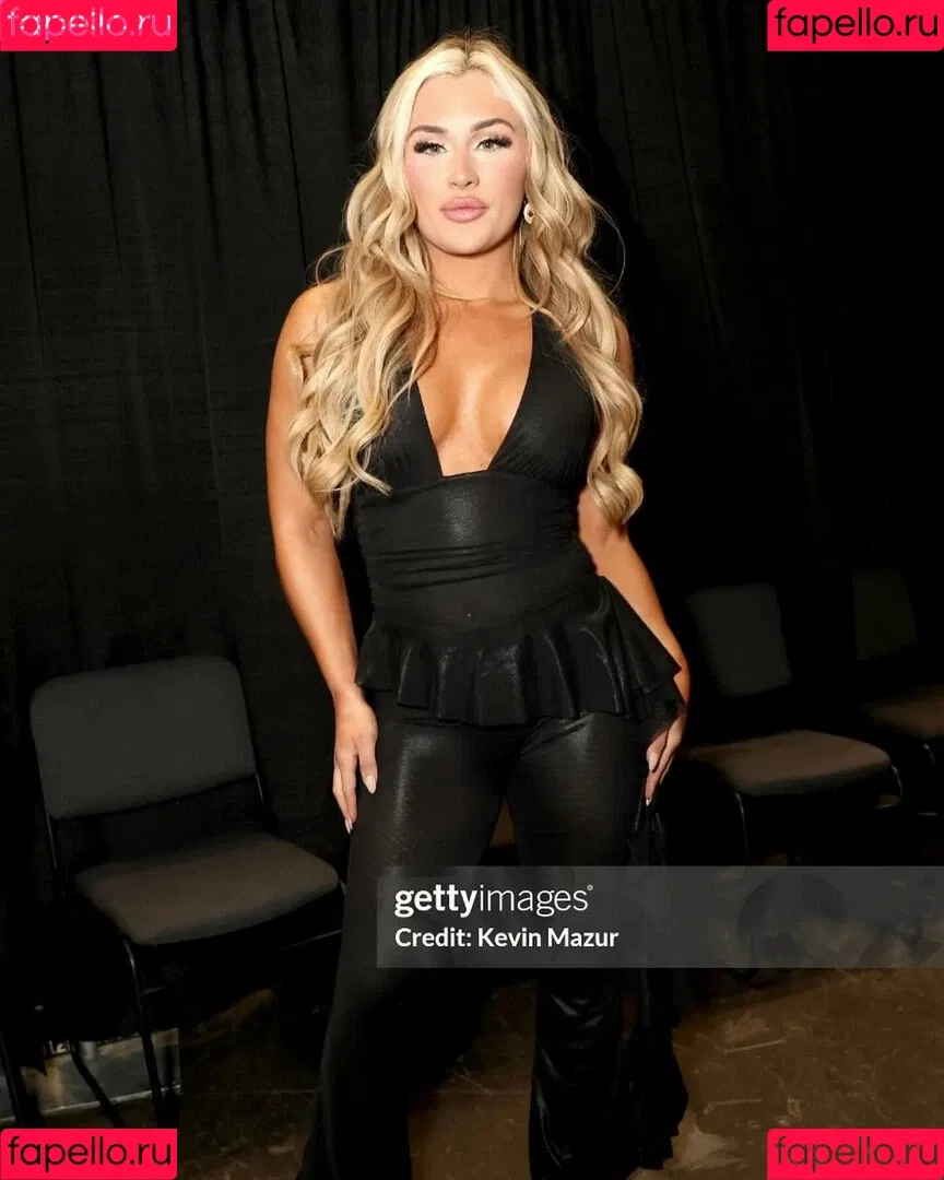 Tiffany Stratton / tiffany_stratton / tiffanywwe / tiffstrattonwwe Nude Leaks OnlyFans Onlyfans Photo Gallery 