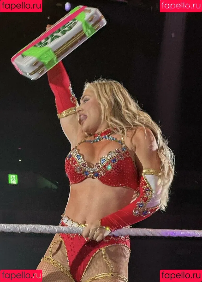 Tiffany Stratton / tiffany_stratton / tiffanywwe / tiffstrattonwwe Nude Leaks OnlyFans Onlyfans Photo Gallery 