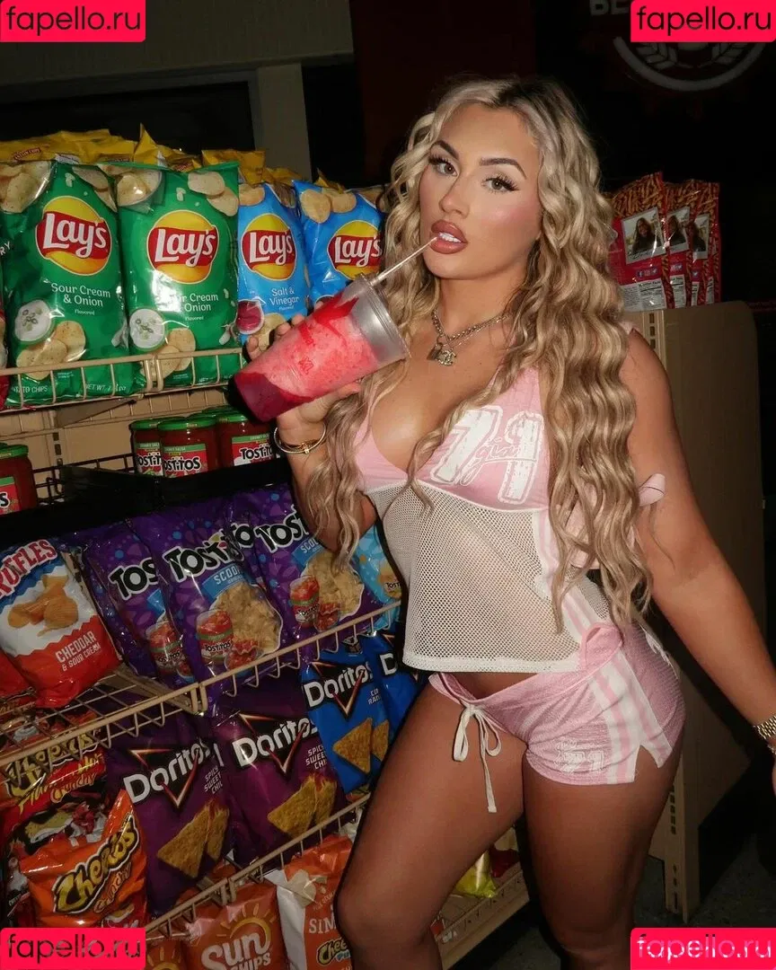 Tiffany Stratton / tiffany_stratton / tiffanywwe / tiffstrattonwwe Nude Leaks OnlyFans Onlyfans Photo Gallery 