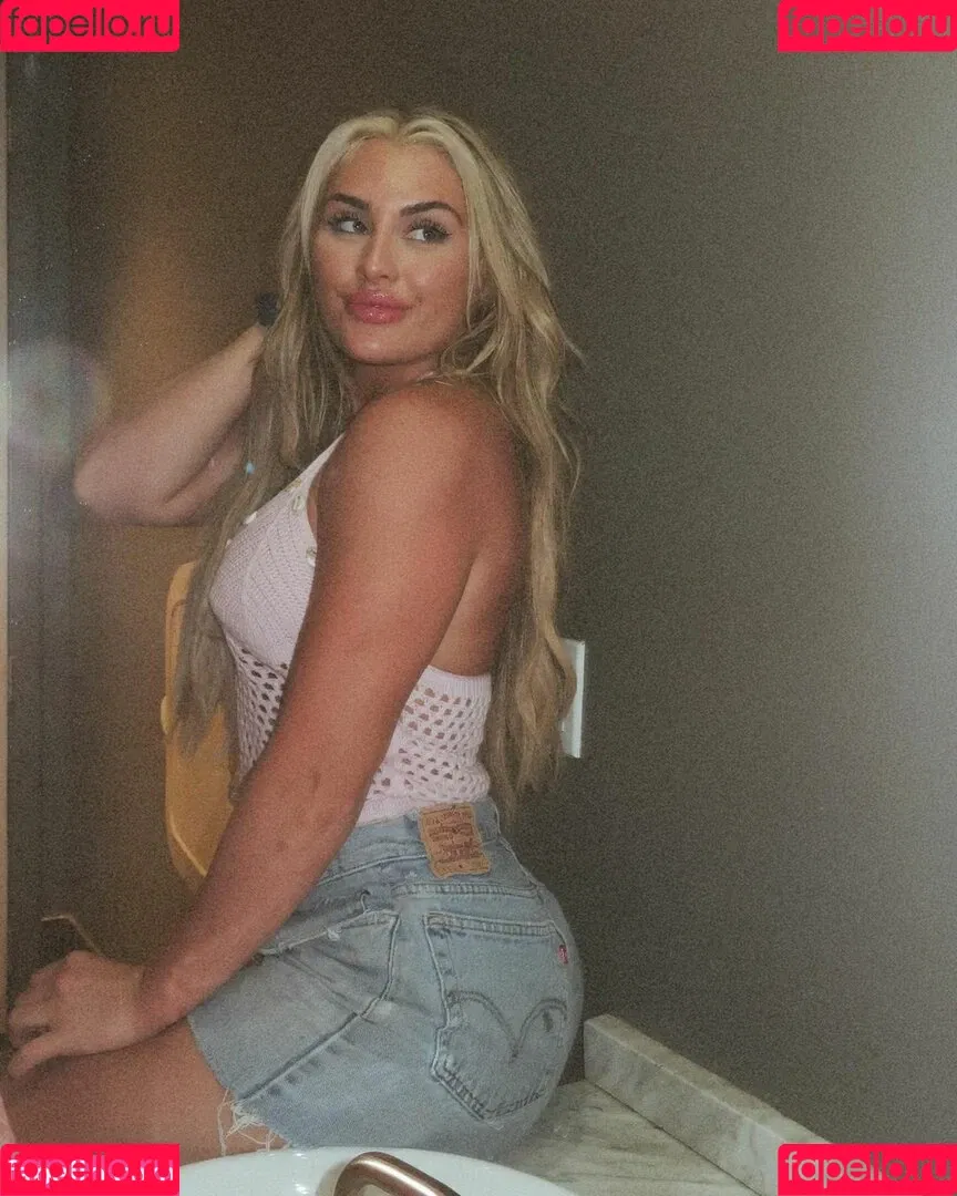 Tiffany Stratton / tiffany_stratton / tiffanywwe / tiffstrattonwwe Nude Leaks OnlyFans Onlyfans Photo Gallery 