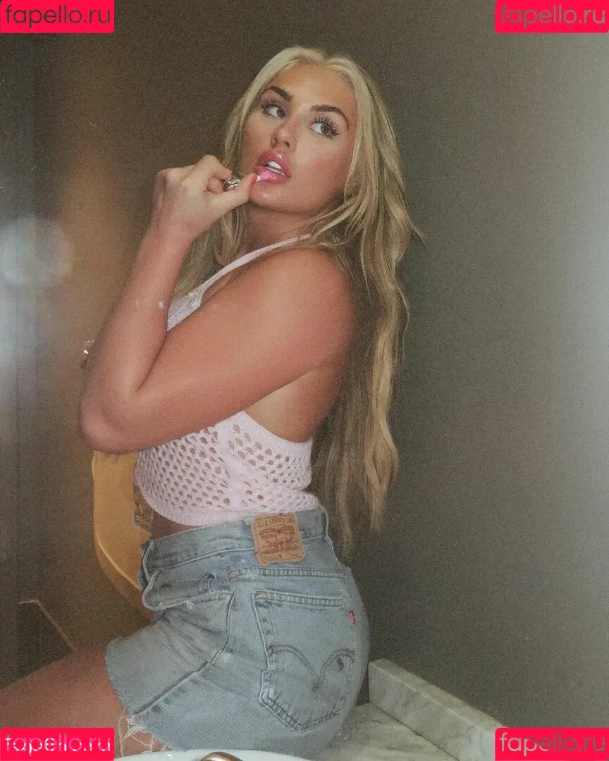 Tiffany Stratton / tiffany_stratton / tiffanywwe / tiffstrattonwwe Nude Leaks OnlyFans Onlyfans Photo Gallery 