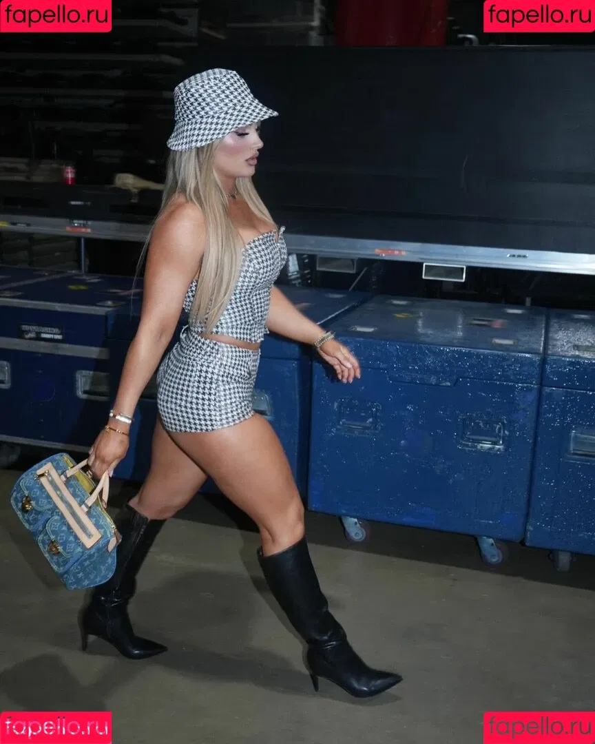 Tiffany Stratton / tiffany_stratton / tiffanywwe / tiffstrattonwwe Nude Leaks OnlyFans Onlyfans Photo Gallery 