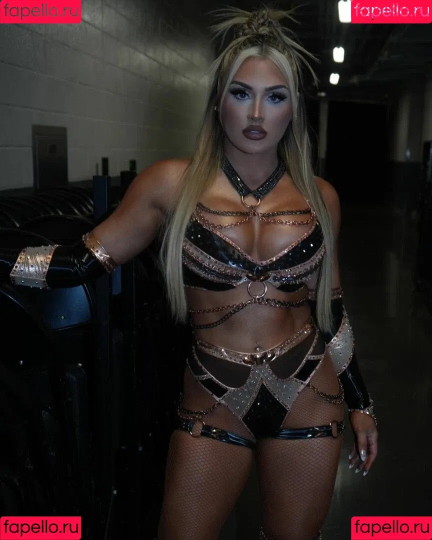 Tiffany Stratton / tiffany_stratton / tiffanywwe / tiffstrattonwwe Nude Leaks OnlyFans Onlyfans Photo Gallery 