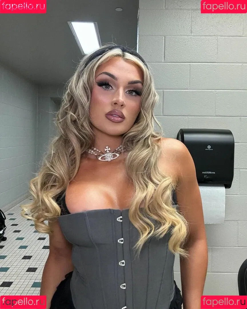 Tiffany Stratton / tiffany_stratton / tiffanywwe / tiffstrattonwwe Nude Leaks OnlyFans Onlyfans Photo Gallery 