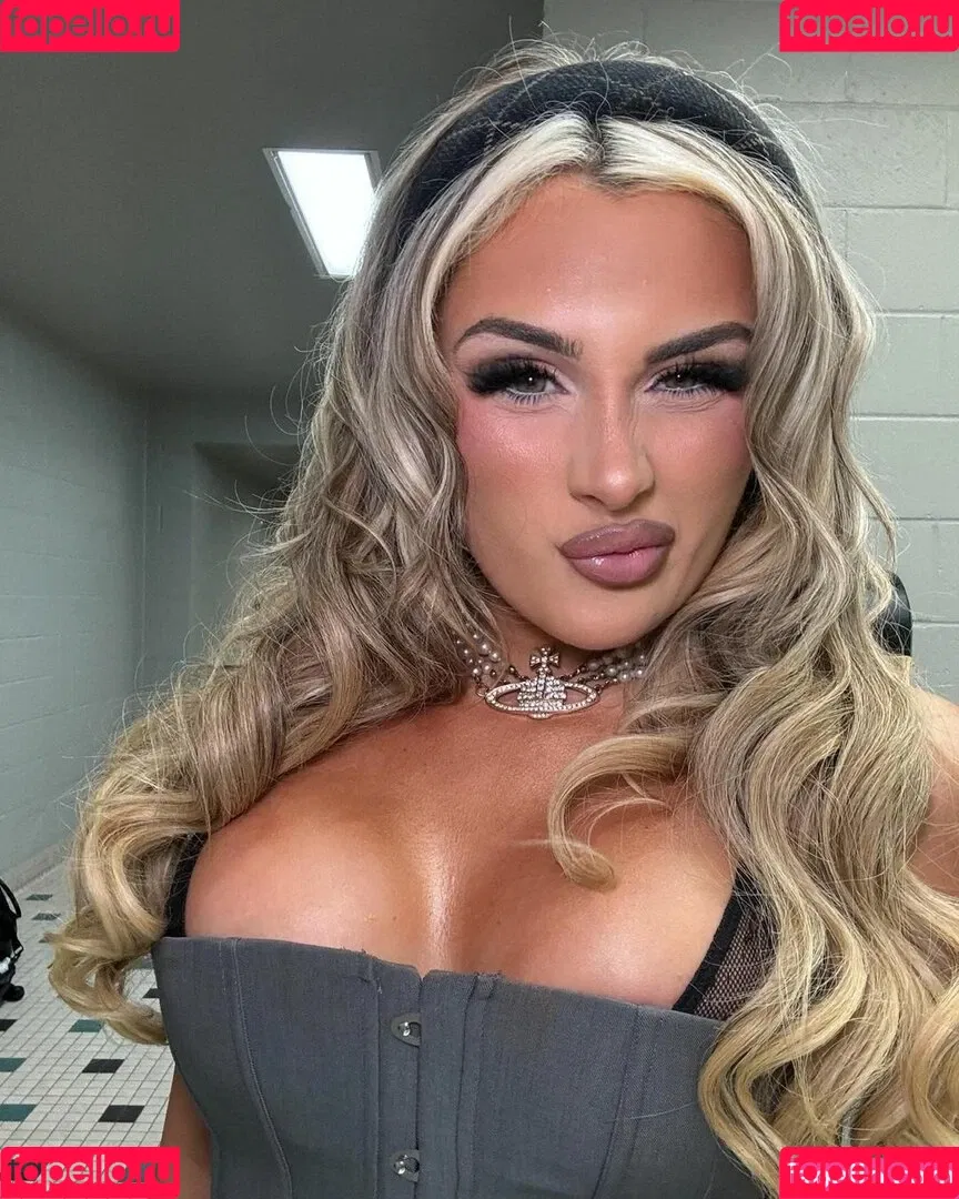 Tiffany Stratton / tiffany_stratton / tiffanywwe / tiffstrattonwwe Nude Leaks OnlyFans Onlyfans Photo Gallery 