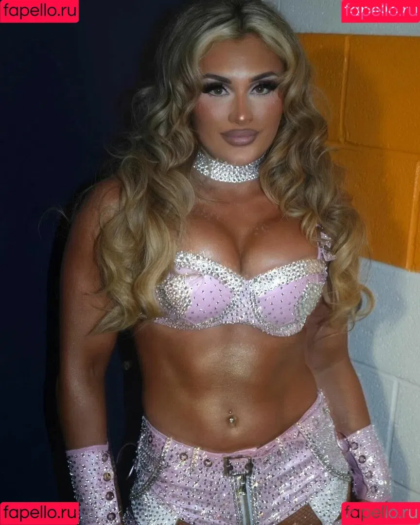 Tiffany Stratton / tiffany_stratton / tiffanywwe / tiffstrattonwwe Nude Leaks OnlyFans Onlyfans Photo Gallery 