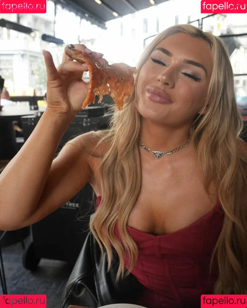 Tiffany Stratton / tiffany_stratton / tiffanywwe / tiffstrattonwwe Nude Leaks OnlyFans Onlyfans Photo Gallery 