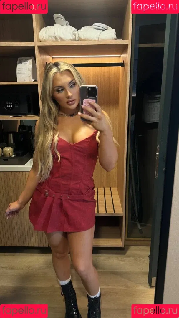 Tiffany Stratton / tiffany_stratton / tiffanywwe / tiffstrattonwwe Nude Leaks OnlyFans Onlyfans Photo Gallery 